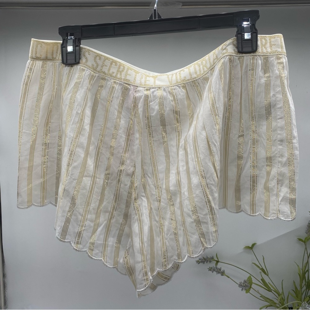 Victoria’s Secret gold stripes scallop hem banded waist loungewear shorts size L
